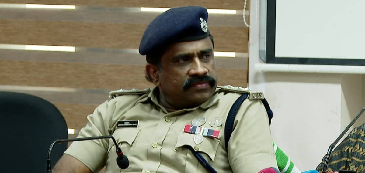 കോഴിക്കോട് കോണ്ഗ്രസില് നിന്നുയര്ന്ന അമര്ഷം; ഡിവൈഎസ്പി ഉമേഷിനെ തിരിച്ചെടുക്കാനുള്ള തീരുമാനം മരവിപ്പിച്ചു