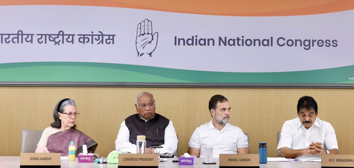 'ഗ്യാനേഷ് കുമാർ മോദിയുടെ കളിപ്പാവ'; കോൺഗ്രസ് പ്രവർത്തക സമിതി യോഗത്തിൽ വിമർശനവുമായി മല്ലികാർജുൻ ഖർഗെ