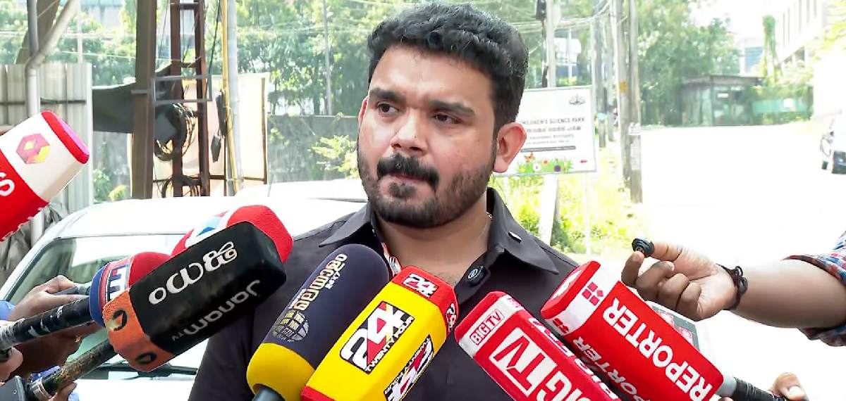 '2,75,000 രൂപ ഫീസ് വാങ്ങി, മൂന്നുവർഷമായിട്ടും കോഴ്സ് തുടങ്ങിയില്ല'; ടോം എം ജോസഫിനെതിരെ കൂടുതൽ പരാതികൾ