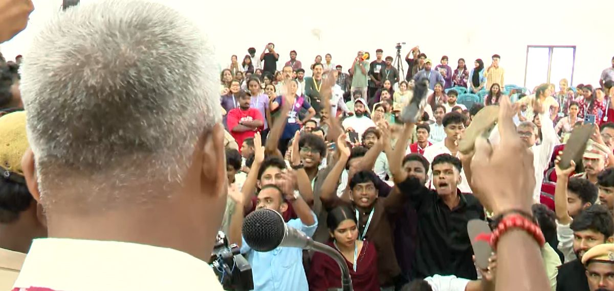 കാസർകോട് കേന്ദ്ര സർവകലാശാലയിലെ വിദ്യാർത്ഥി പ്രതിഷേധം; അഞ്ച് പേർക്ക് സസ്പെൻഷൻ