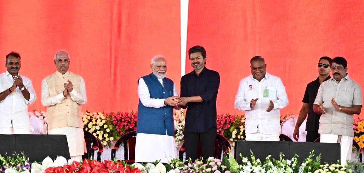 മദ്രാസ് IITയിൽ നരേന്ദ്ര മോദി പങ്കെടുത്ത ചടങ്ങിൽ വന്ദേമാതരമില്ല; ആലപിച്ചത് ദേശീയ ഗാനവും തമിഴ് തായ് വാഴ്ത്തും