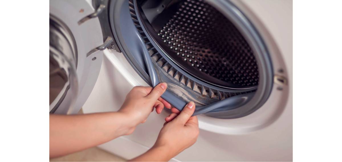 washing machine is not cleaned, it will develop a bad odor
