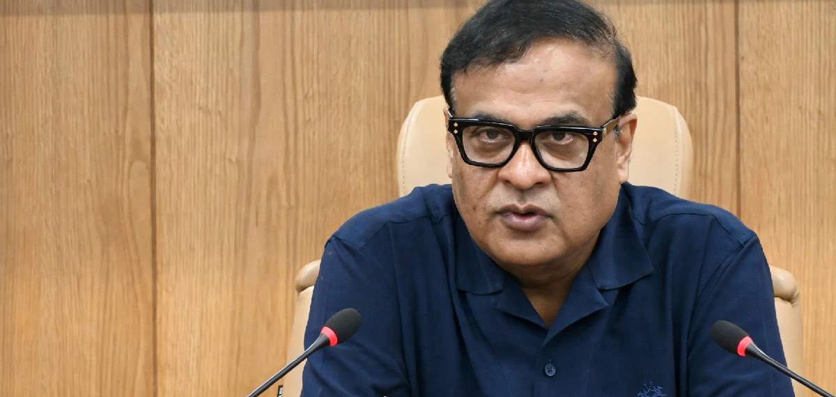 'നിങ്ങളുടെ സര്ക്കാരുകളോട് ആദ്യം രാജിവെക്കാന് പറയൂ'; രാഹുല് ഗാന്ധിയെ വെല്ലുവിളിച്ച് ഹിമന്ത ബിശ്വ ശര്മ