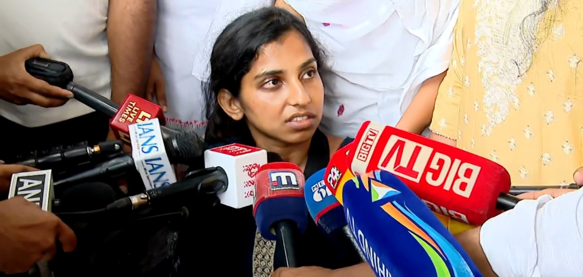 ഡല്ഹി പൊലീസ് അതിക്രമം; എന്എസ്യുഐ പ്രവര്ത്തക ആതിരയുടെ പരാതിയില് കേരളത്തില് കേസ്