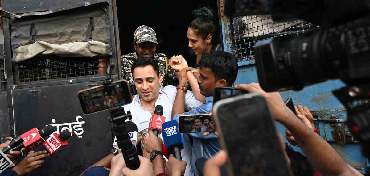 ഗ്യാനേഷ് കുമാറിനെതിരായ പ്രതിഷേധം; ഒക്ടോബർ 28നകം ഇന്ത്യ വിടണമെന്ന നോട്ടീസിനെതിരെ ഇമ്രാൻ ഖാൻ കോടതിയിലേക്ക്