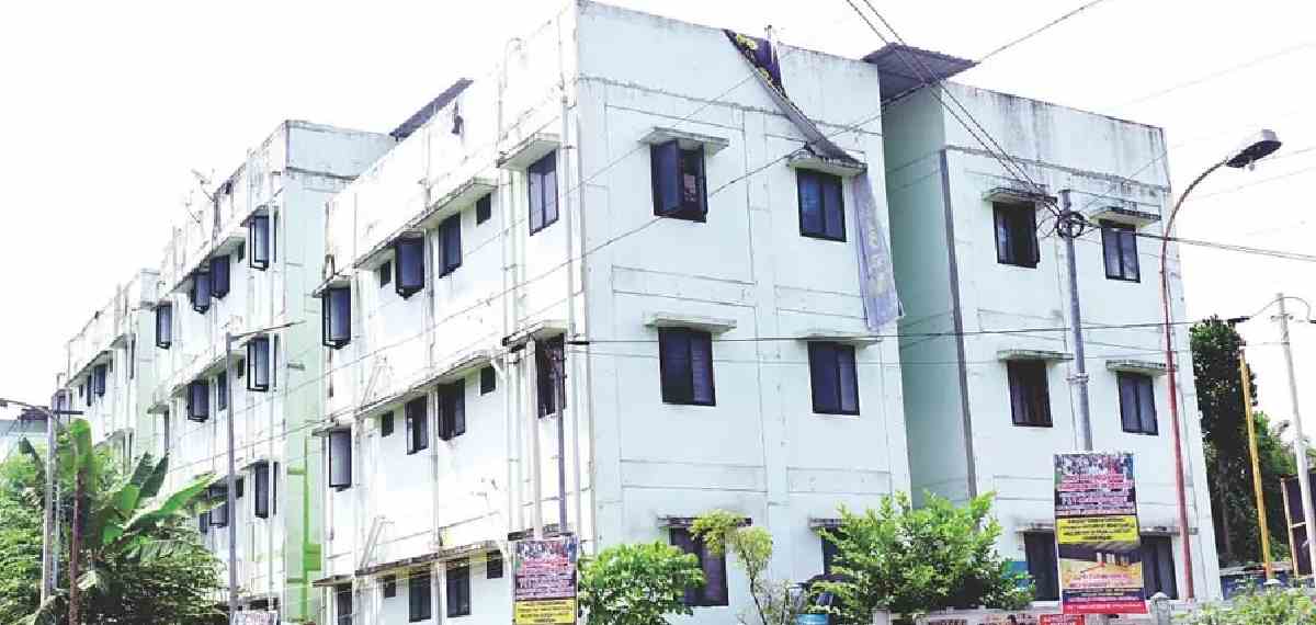 മുണ്ടംവേലി ഫ്ലാറ്റ് വാസയോഗ്യമല്ല; താമസക്കാരെ ഉടൻ മാറ്റണമെന്ന് അമിക്കസ് ക്യൂറി