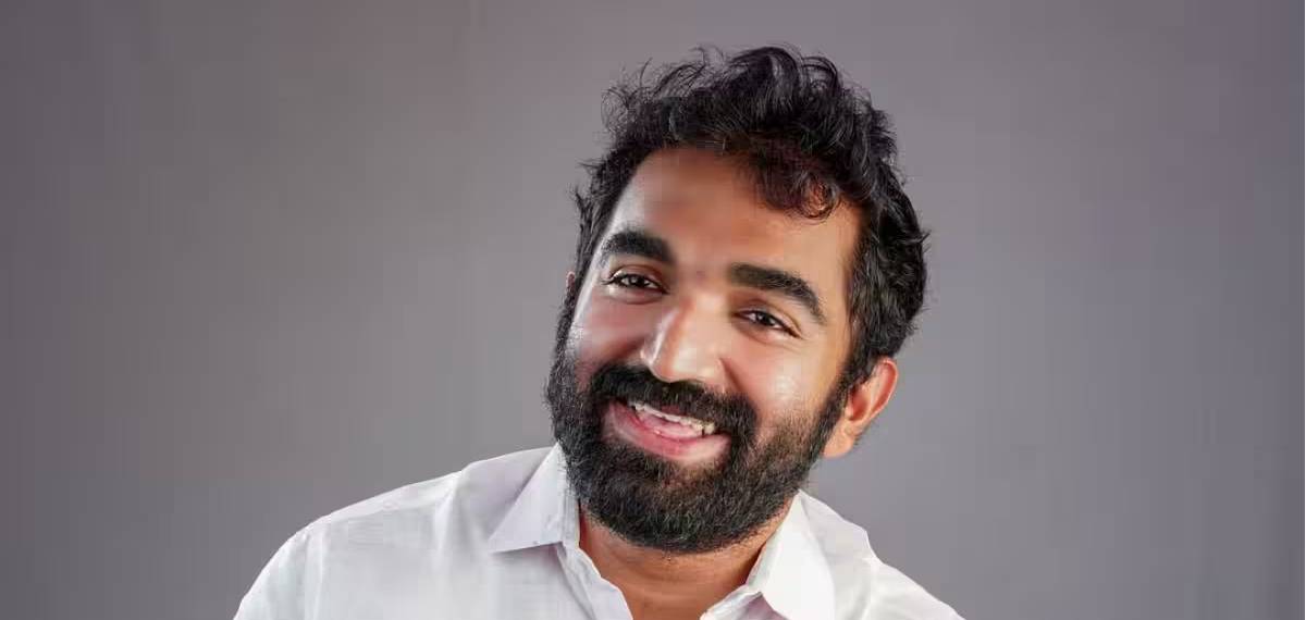 ഉമ്മന്‍ ചാണ്ടിയെ വേട്ടയാടിയതുകൊണ്ട് പിണറായിയെ വേട്ടയാടണമെന്നുണ്ടോ? നിയമപരമായ കാര്യം നടന്നേ പറ്റൂ: ചാണ്ടി ഉമ്മൻ