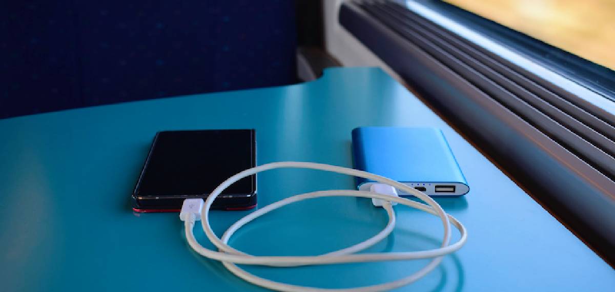 cannot charge your mobile phone on the train
