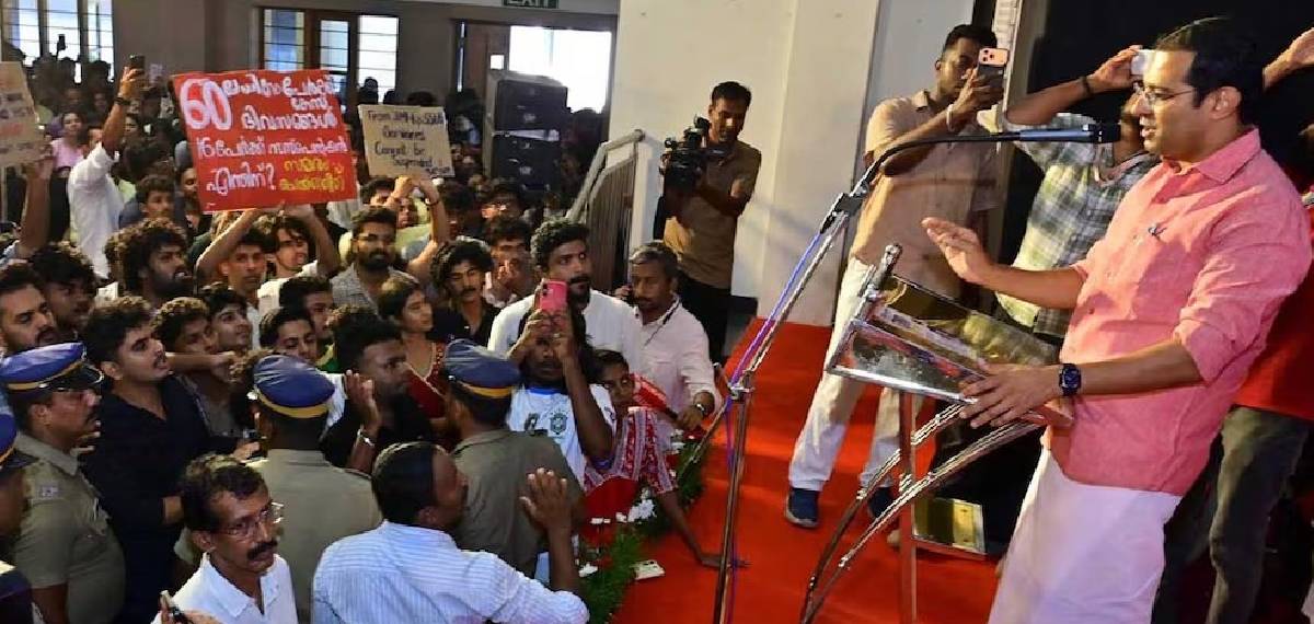 SFI Protest against Roji M John in Maharajas College Ernakulam