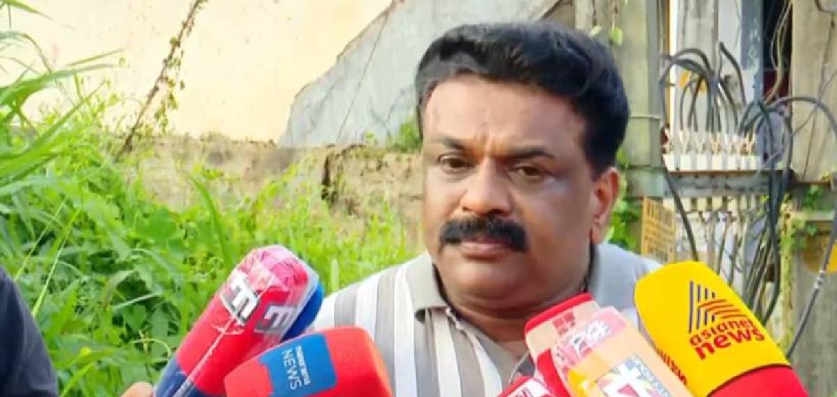 വിനോദയാത്രാ വിവാദം; മീനങ്ങാടി GHSS പ്രിന്സിപ്പല് ഷിവി കൃഷ്ണനെ സ്ഥലം മാറ്റി