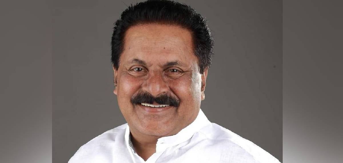 സ്റ്റീഫൻ ജോർജ് സഞ്ചരിച്ചിരുന്ന കാറിൽ ബസിടിച്ച് അപകടം; ഇടിച്ച കാറുമായി 200 മീറ്ററോളം ബസ് മുന്നോട്ടോടി