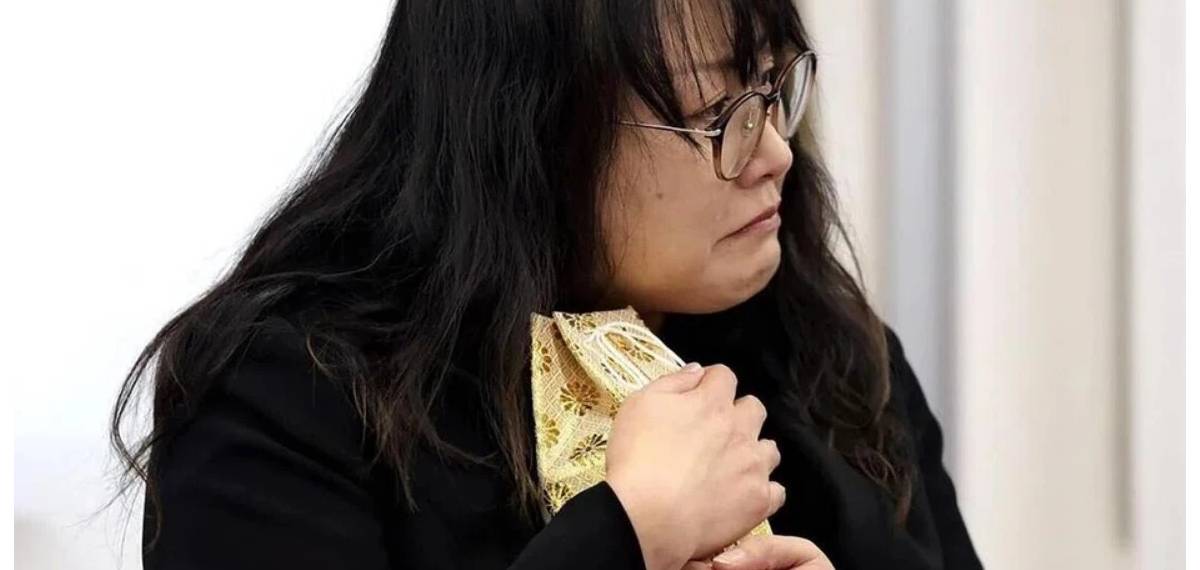 Natsuse Yamane' Mom holding remains