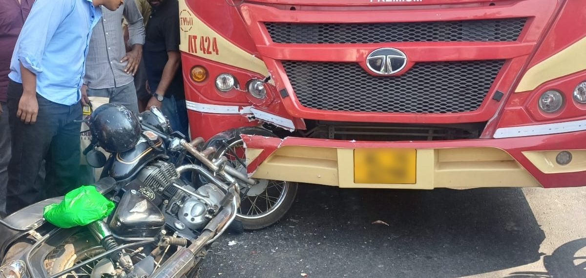പാലക്കാട് കെഎസ്ആര്‍ടിസി ബസ് ബൈക്കിലിടിച്ച് യുവാവിന് ദാരുണാന്ത്യം