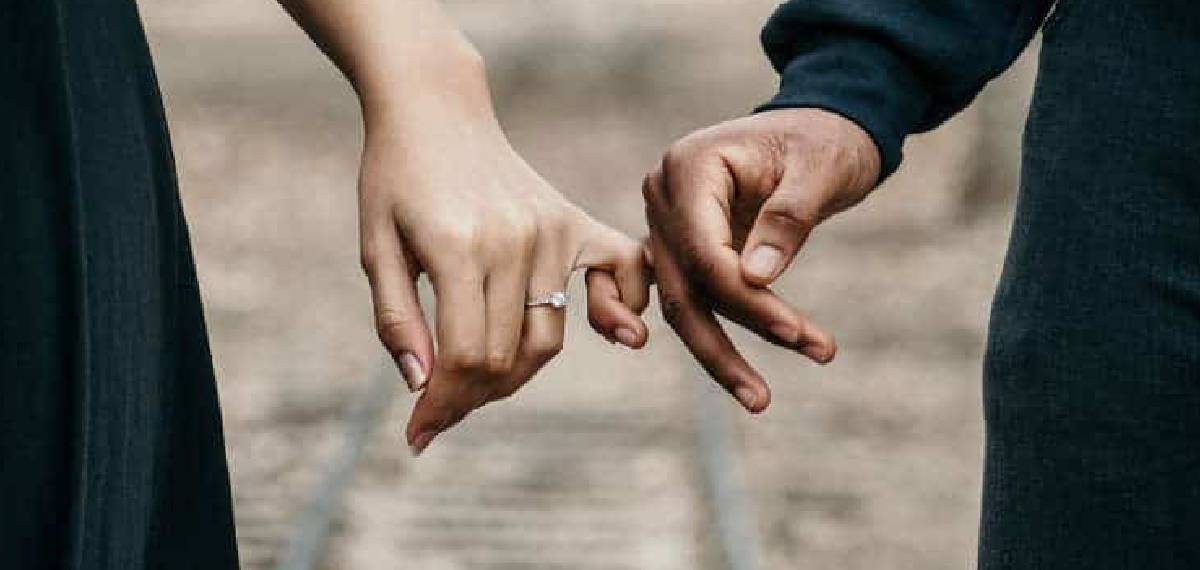 വാട്സ്ആപ്പിലൂടെ പരിചയം;നേരിട്ട് കാണാനായി കൊച്ചിയിലെ മാളിലെത്തിയ യുവാവിന്റെ പുത്തൻസ്കൂട്ടറുമായി കാമുകി മുങ്ങി