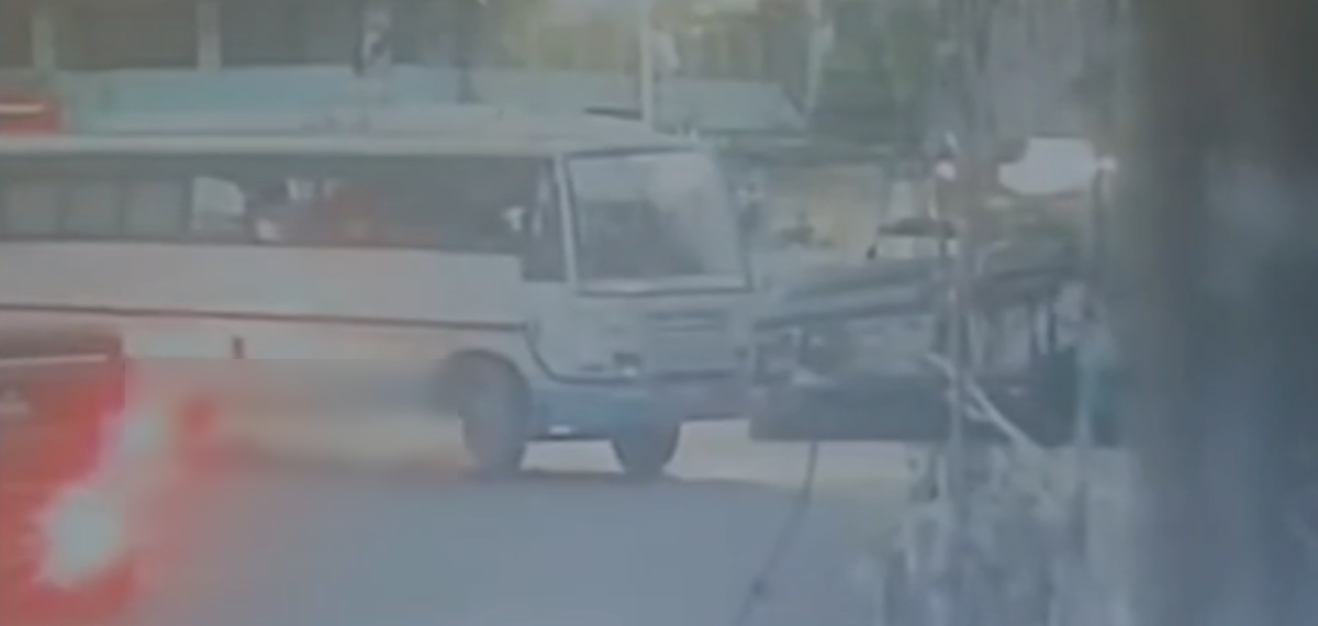 തിരുവനന്തപുരത്ത് കെഎസ്ആർടിസി ബസ്സിനടിയിൽപെട്ട് വിദ്യാർത്ഥിനിക്ക് ഗുരുതര പരിക്ക്