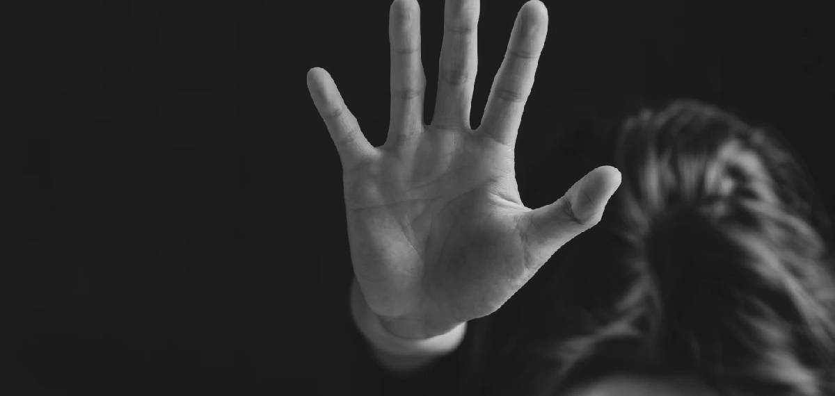 കൊച്ചി ബിനാലെ കലാകാരിയായ വിദേശ വനിതക്കെതിരെ ലൈംഗിക അതിക്രമം; മുംബൈ സ്വദേശിക്കെതിരെ കേസ്