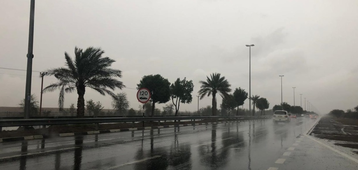 യുഎഇയിൽ വിവിധ ഭാ​ഗങ്ങളിൽ ശക്തമായ മഴ