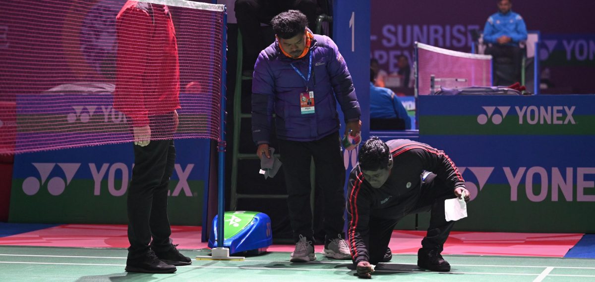 കിളി പണിപറ്റിച്ചാശാനേ! ഇന്ത്യ ഓപ്പണിൽ എച്ച് എസ് പ്രണോയ്‌യുടെ മത്സരം പക്ഷികാഷ്ഠം വീണ് തടസ്സപ്പെട്ടു, വീഡിയോ