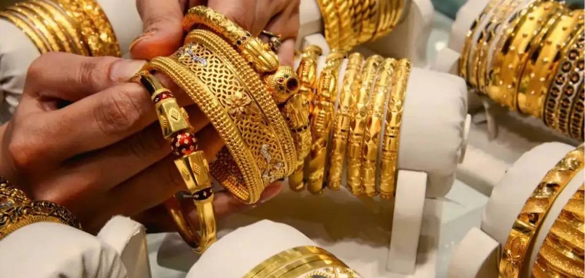 വീണ്ടും കുതിച്ച് പൊന്നുവില; സ്വര്ണം വാങ്ങാന് ആഗ്രഹിക്കുന്നവര്ക്ക് തിരിച്ചടി