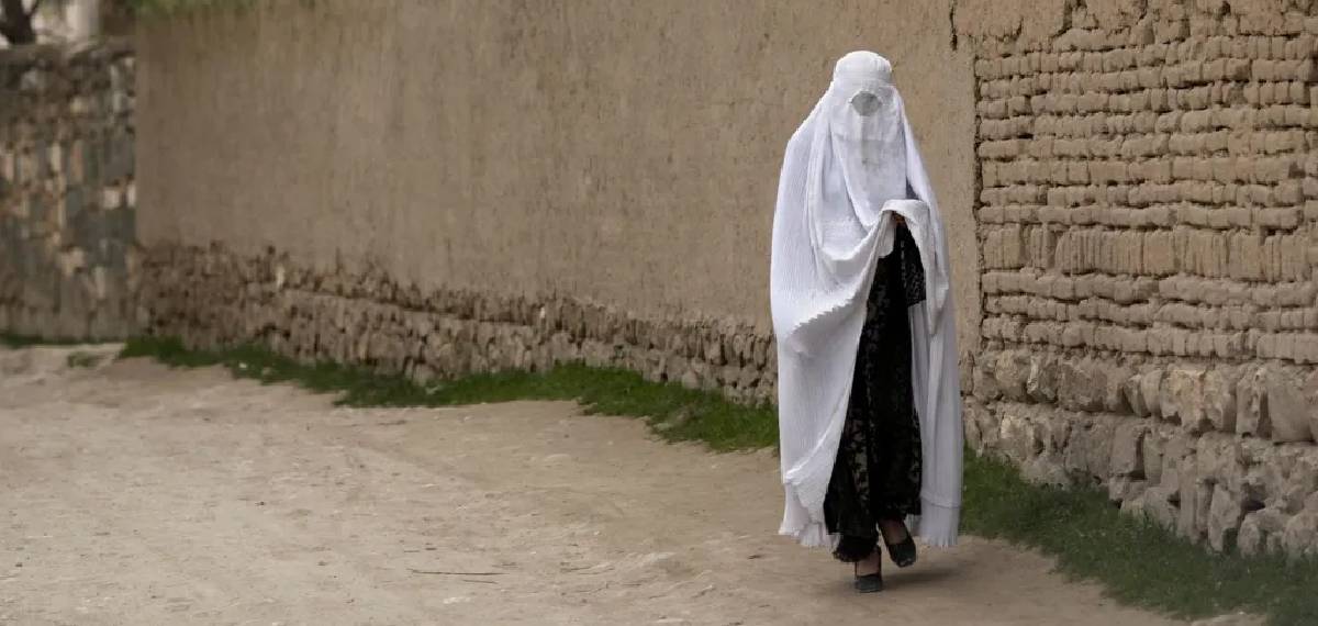 അഫ്ഗാനിൽ ആശുപത്രിയിലും സ്ത്രീകൾക്ക് ബുർഖ നിർബന്ധമാക്കി താലിബാൻ; അടിയന്തര ചികിത്സയിൽ 28% കുറവെന്ന് റിപ്പോർട്ട്