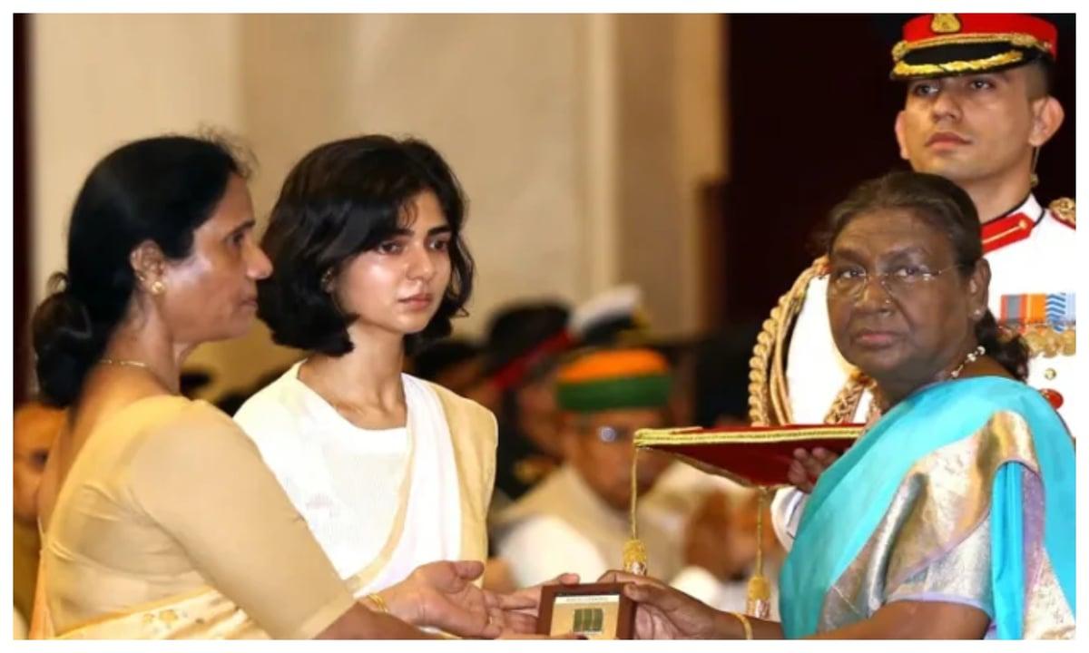എട്ടുവർഷത്തെ പ്രണയം; കണ്ണുനീർ ഓർമ്മകളിൽ കീർത്തിചക്ര ഏറ്റുവാങ്ങി ക്യാപ്റ്റൻ അൻഷുമാൻ സിങ്ങിൻ്റെ ഭാര്യ 