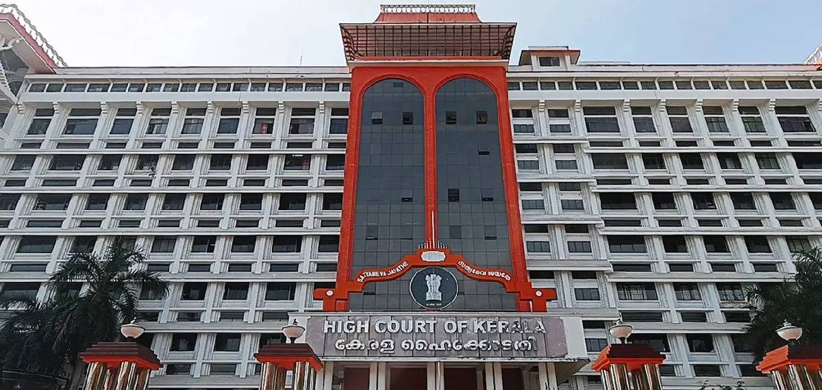 'ആറ്റുകാലമ്മ തെരഞ്ഞെടുപ്പില് മത്സരിക്കുന്നുണ്ടോ?'; ഫ്ളക്സ് ബോർഡുകൾ വർധിക്കുന്നതിനെ വിമർശിച്ച് ഹൈക്കോടതി