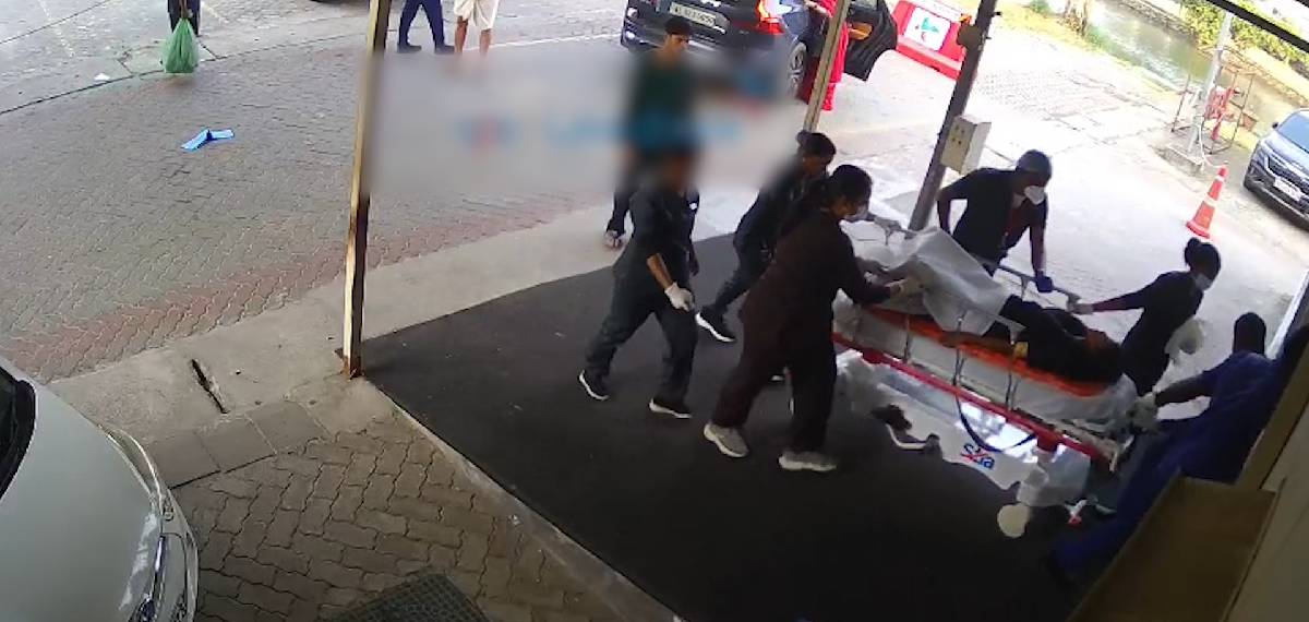 ആശുപത്രിയിലേക്കുള്ള യാത്രയ്ക്കിടെ കാറിൽ പ്രസവിച്ച് യുവതി; സംഭവം കൊച്ചിയിൽ