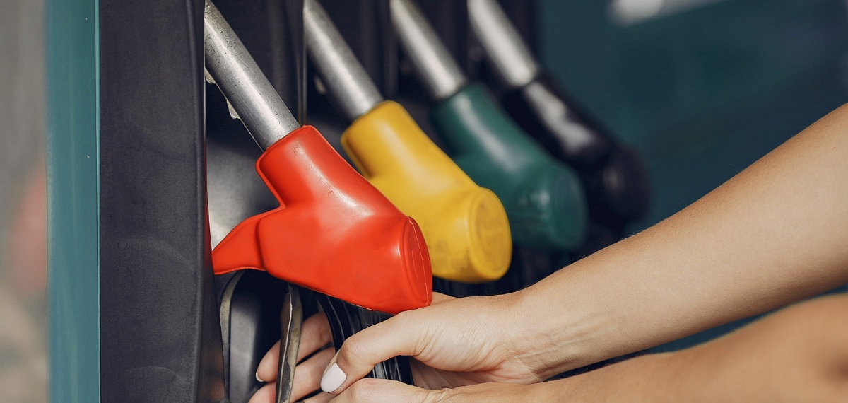 പെട്രോൾ, ഡീസൽ വിലയിൽ വർധനവിന് സാധ്യത; യുഎഇയിൽ അടുത്ത മാസം ഇന്ധനവില കൂടുമെന്ന് സൂചന