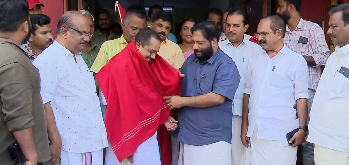 'കോണ്ഗ്രസുമായി സഹകരിച്ച് പോകാന് കഴിയാത്ത സ്ഥിതി'; രാജിവെച്ച് ഐഎന്ടിയുസി നേതാവ്; സിപിഐഎമ്മില് ചേര്ന്നു