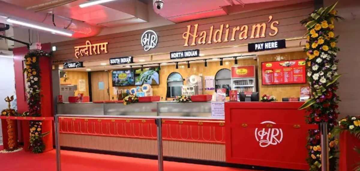 കാലാവധി കഴിഞ്ഞ ഭക്ഷ്യവസ്തുക്കള്‍ വിറ്റു; ഹല്‍ദിറാം ഹൈദരാബാദ് ഔട്ട്‌ലെറ്റിനെതിരെ കേസ്