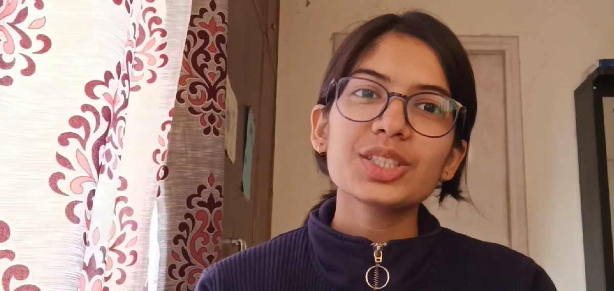 കോളേജ് ഫീസ് മുഴുവൻ അടച്ചത് യുട്യൂബ് വരുമാനത്തിൽ നിന്ന്; വൈറലായി വിദ്യാർത്ഥിനിയുടെ അഭിമാന നിമിഷം