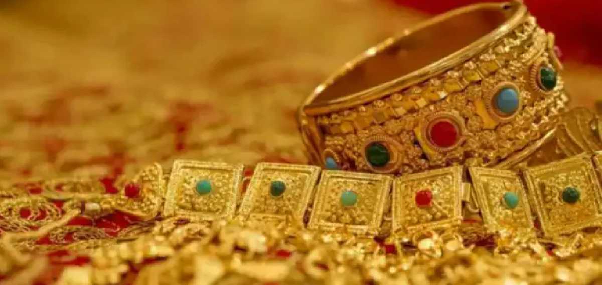 നാൻ വീഴ്‌വേൻ എൻട്ര് നിനൈത്തായോ! പതുങ്ങിയത് കുതിച്ചുയരാൻ! സംസ്ഥാനത്ത് സ്വർണവില കൂടി