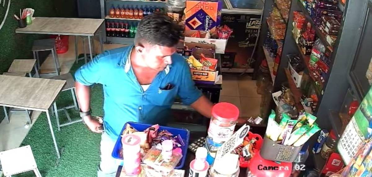 പട്ടാപ്പകല്‍ ബേക്കറിയില്‍ മോഷണം; അയ്യായിരം രൂപ കവര്‍ന്നു
