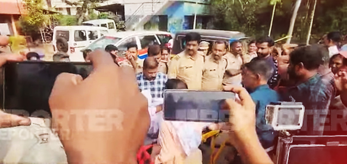 കിളിമാനൂരിലെ വാഹനാപകടം; രജിത്തിന്റെ മൃതദേഹവുമായി പ്രതിഷേധിച്ച് നാട്ടുകാർ, പൊലീസിനെതിരെ ആരോപണം