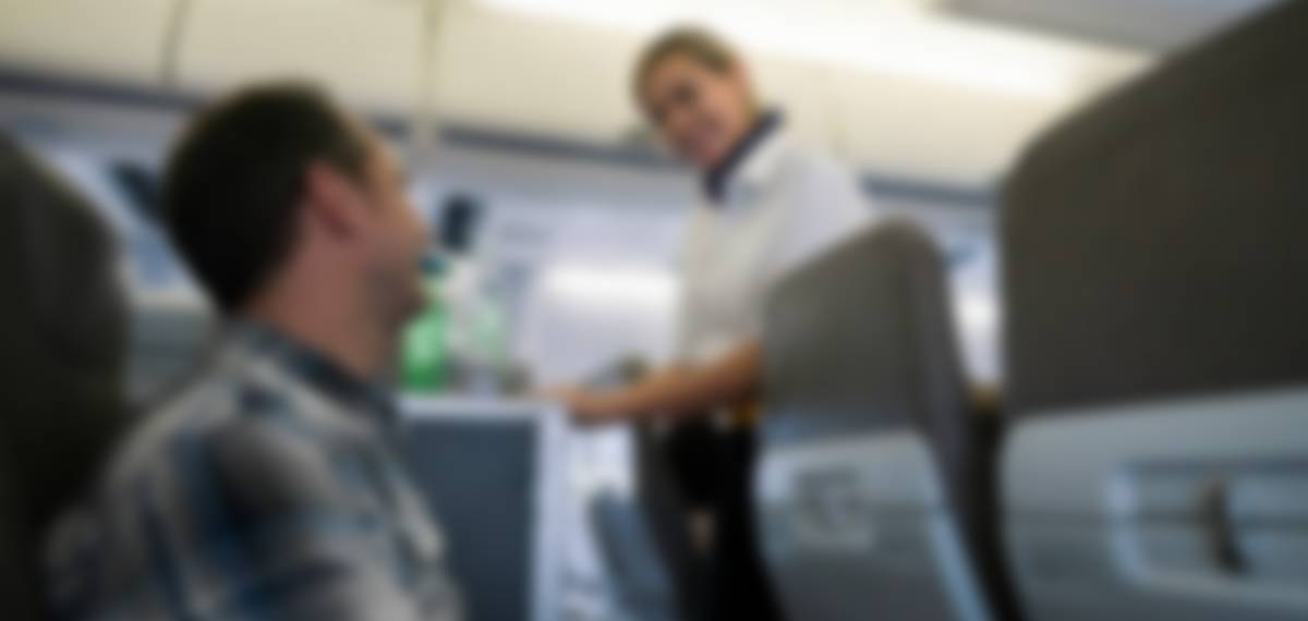 ഭക്ഷണം വിളമ്പുന്നതിനിടെ എയര്‍ഹോസ്റ്റസിനെ മോശമായി സ്പര്‍ശിച്ചു: മലയാളി യുവാവ് ഹൈദരാബാദില്‍ അറസ്റ്റില്‍