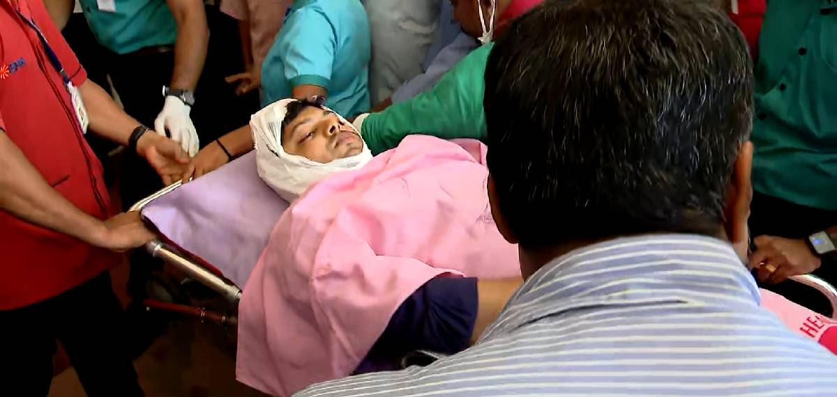 താമരശ്ശേരി താലൂക്ക് ആശുപത്രിയിൽ വെട്ടേറ്റ ഡോക്ടർ വിപിൻ ആശുപത്രി വിട്ടു