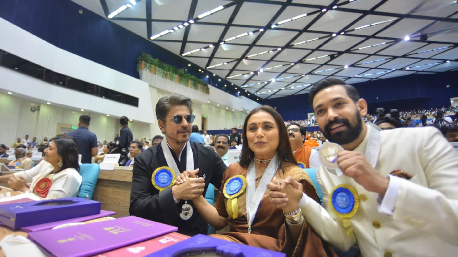 Shah rukh khan with Rani Mukherji and Vikrant
