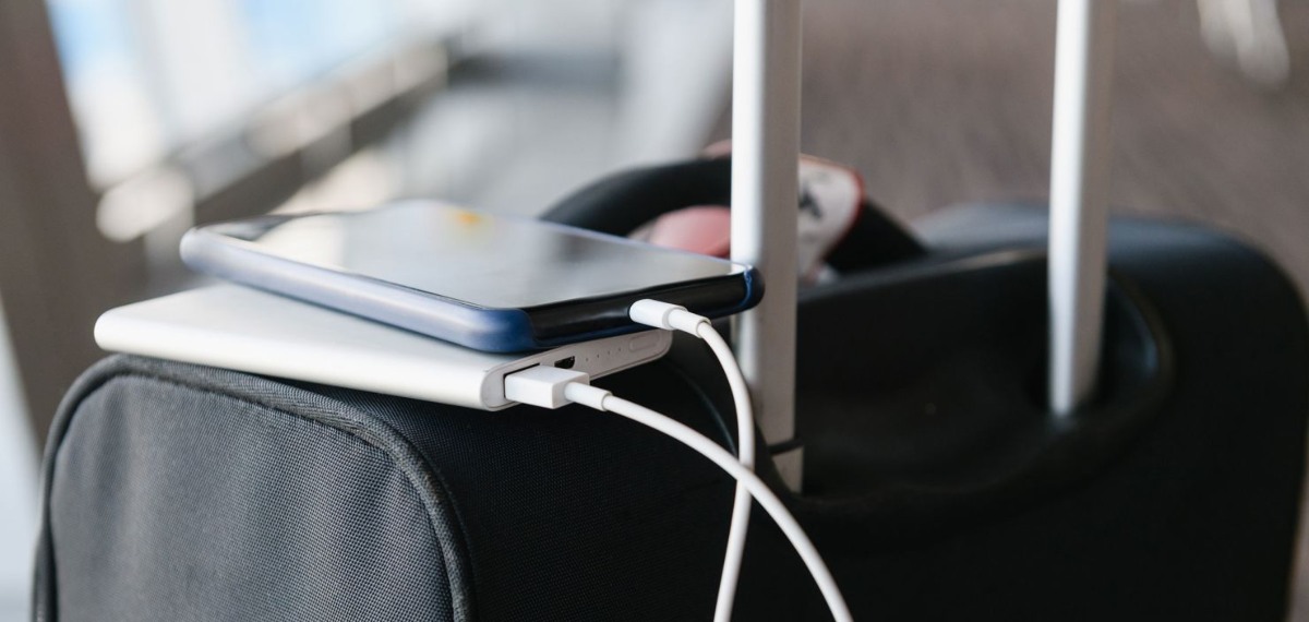 വിമാനയാത്രയിൽ പവർ ബാങ്കുകൾ പാടില്ല; കർശന നിയമവുമായി അധികൃതർ