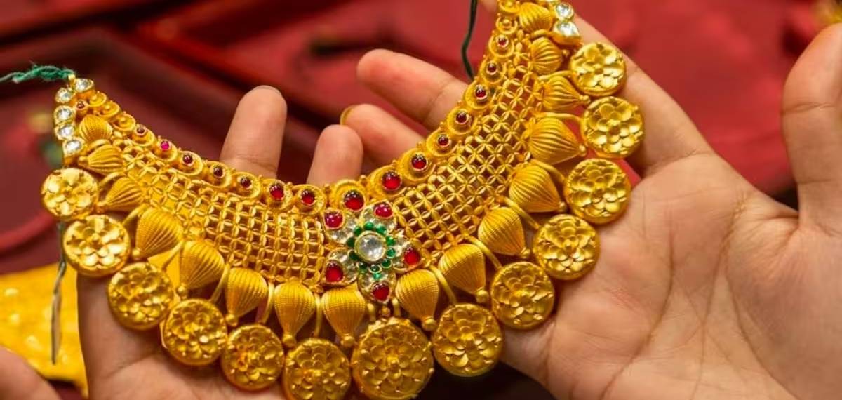 സ്വർണാഭരണ പ്രേമികള്ക്ക് സന്തോഷത്തിന് വകയുണ്ട്; സ്വര്ണവിലയില് ഇന്ന് ഇടിവ്
