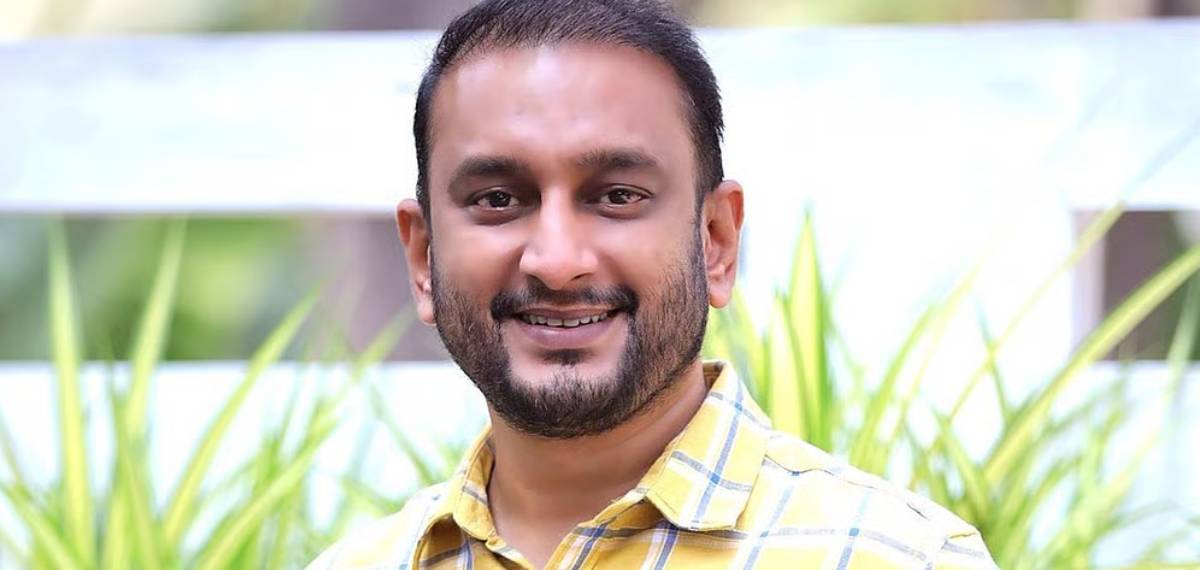 'കപ്പലണ്ടി വിറ്റ് നടന്നാ മതിയായിരുന്നു': പരിഹാസ പോസ്റ്റുമായി പി കെ ഫിറോസ്