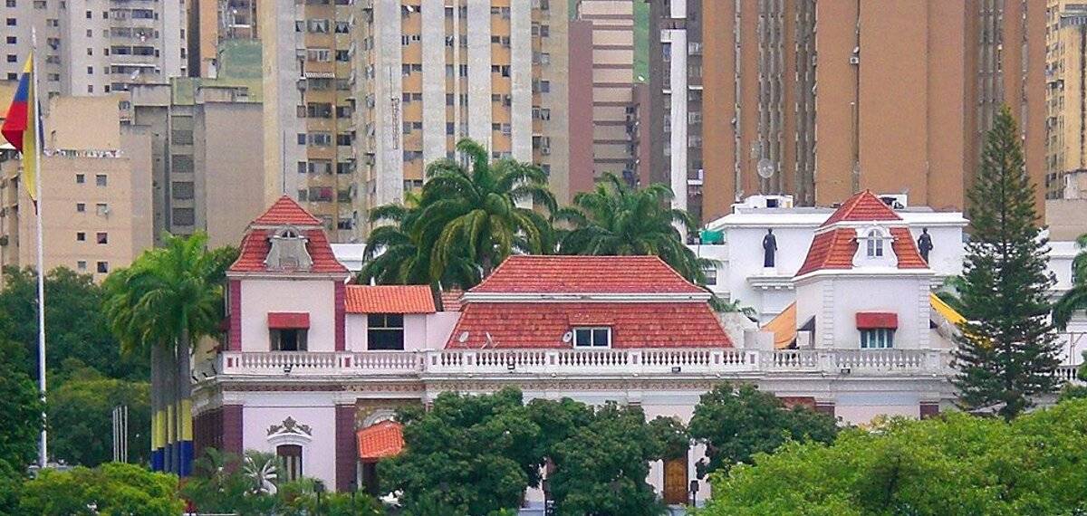 വെനസ്വേലയില്‍ പ്രസിഡന്‍ഷ്യല്‍ പാലസിന് സമീപം വെടിവെയ്പ്പുണ്ടായതായി റിപ്പോര്‍ട്ട്