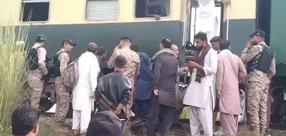 പാകിസ്താനിൽ ജാഫർ എക്സ്പ്രസിൽ സ്ഫോടനം; നാല് ബോഗികൾ പാളം തെറ്റി, നിരവധി പേർക്ക് പരിക്ക്