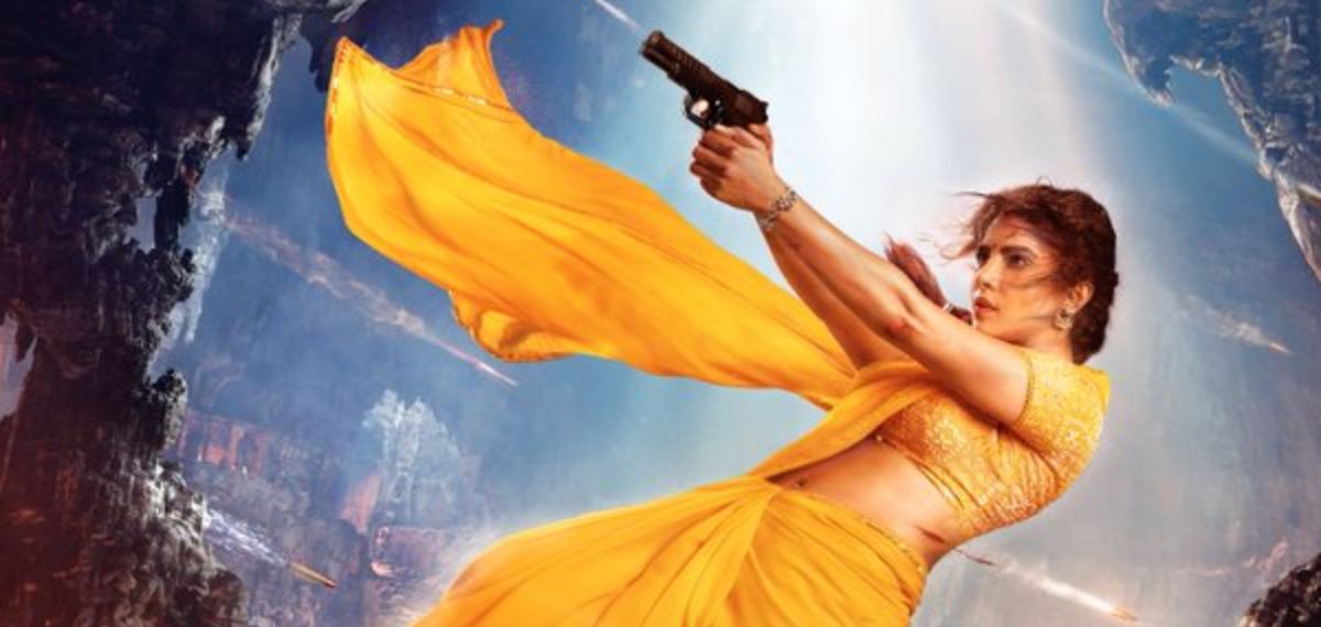 ഹോട്ട് ലുക്കിൽ കയ്യിൽ തോക്കുമായി 'മന്ദാകിനി,' രാജമൗലി സിനിമയിൽ പ്രിയങ്ക ചോപ്ര കസറുമെന്ന് ആരാധകർ