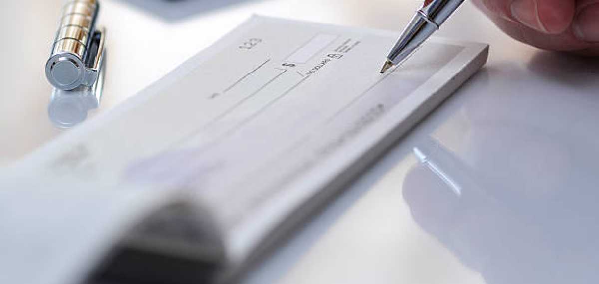 ചെക്കുകളുടെ പിന്നില് ഒപ്പിടുന്നത് എന്തിനാണെന്ന് അറിയാമോ?