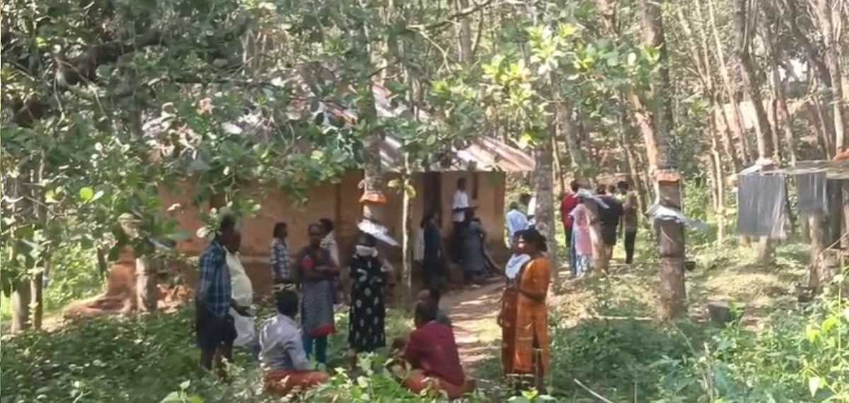 തിരുവനന്തപുരം കടയ്ക്കാവൂരില് ആളൊഴിഞ്ഞ പറമ്പില് മനുഷ്യന്റെ അസ്ഥികൂടം; തലയോട്ടി വേർപെട്ട നിലയിൽ