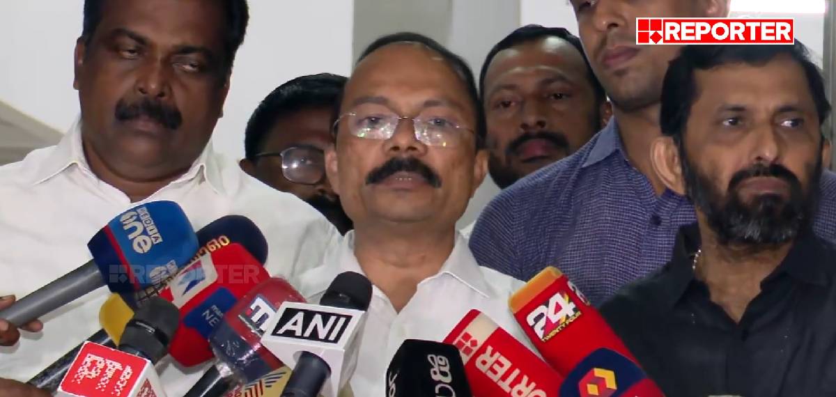 അന്ന് ഉള്ളവരെല്ലാം വിശുദ്ധരും ഞങ്ങൾ കൊള്ളക്കാരും എന്നമട്ടിലെ പ്രചാരണം ആടിനെ പട്ടിയാക്കുന്നത്: പി എസ് പ്രശാന്ത്