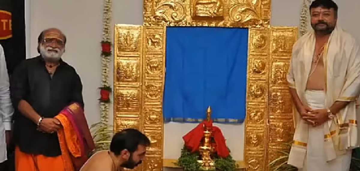 Pooja at Jayaram house by Unnikrishnan Potti with Sabarimala gold plates 