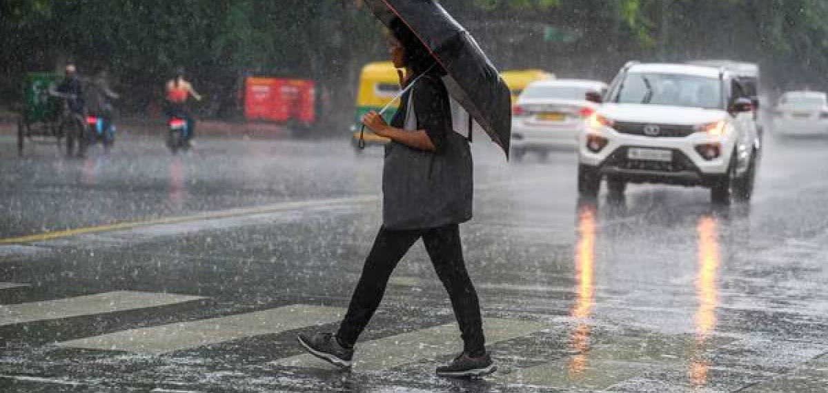 ബംഗാൾ ഉൾക്കടലിൽ രൂപംകൊണ്ട ന്യൂനമർദം ശക്തിപ്രാപിച്ചു, നാളെ തീരം തൊട്ടേക്കും; സംസ്ഥാനത്ത് മഴ കനക്കും