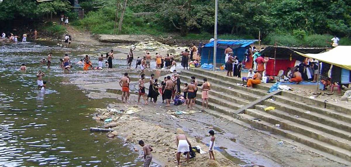 ശബരിമലയിൽ ഭക്തജനത്തിരക്ക് തുടരുന്നു: അടിസ്ഥാന സൗകര്യങ്ങൾ പോലുമില്ലാതെ പമ്പ, ബയോ ടോയ്ലറ്റുകൾ പ്രവർത്തന രഹിതം