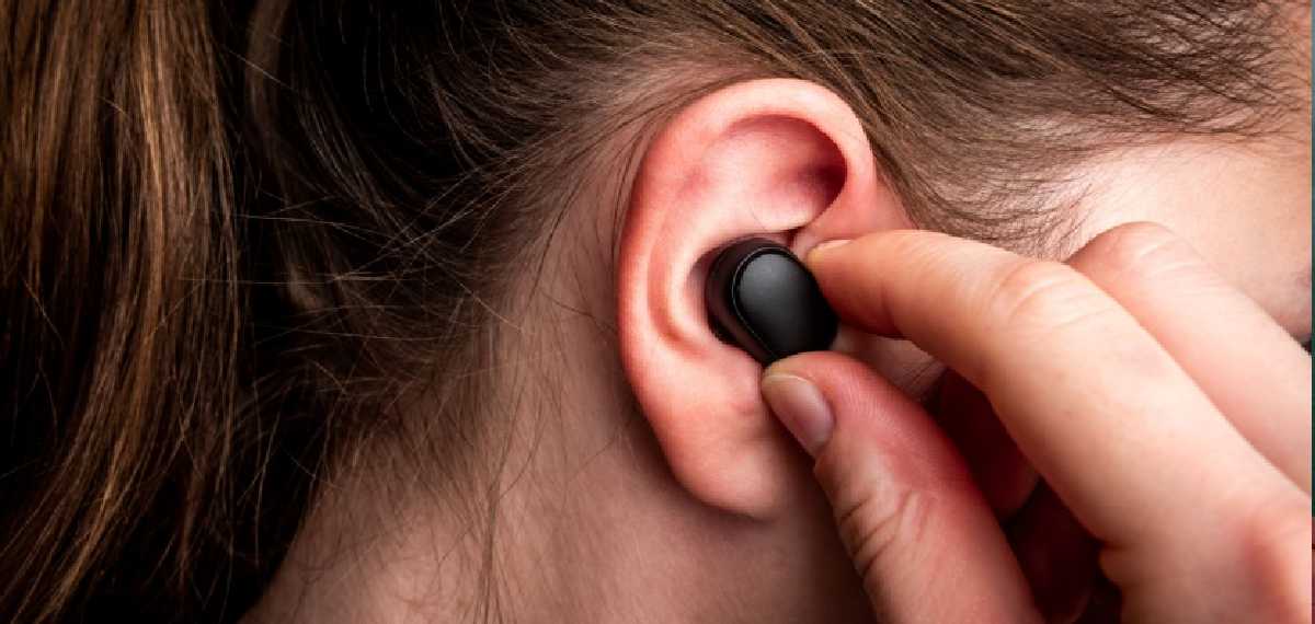 Earbud use affect hearing and mental health